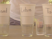 Wie viel Wasser können Sand, Lehm und Ton aufnehmen? Wie viel Wasser können Sand, Lehm und Ton aufnehmen?