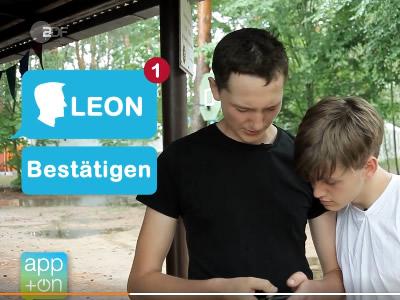Zum Video über Fakeprofile Zwei Jungen beim Chatten